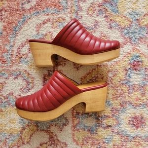 Beklina ribbed clogs size 7